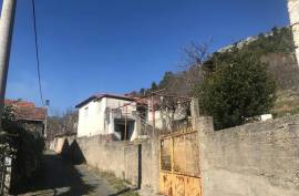 Prodaje se stara kuca sa zemljom 1111m2 u Čapljini, 40 , Čapljina